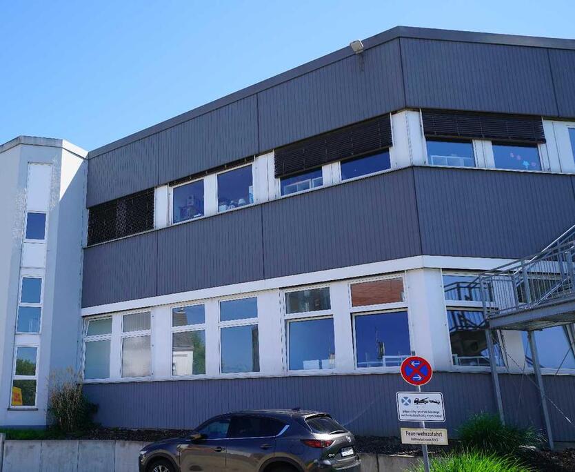 Provisionsfrei: Ca. 212 m² Büro-, Praxis- oder Studiofläche in Rtg.-Lintorf
