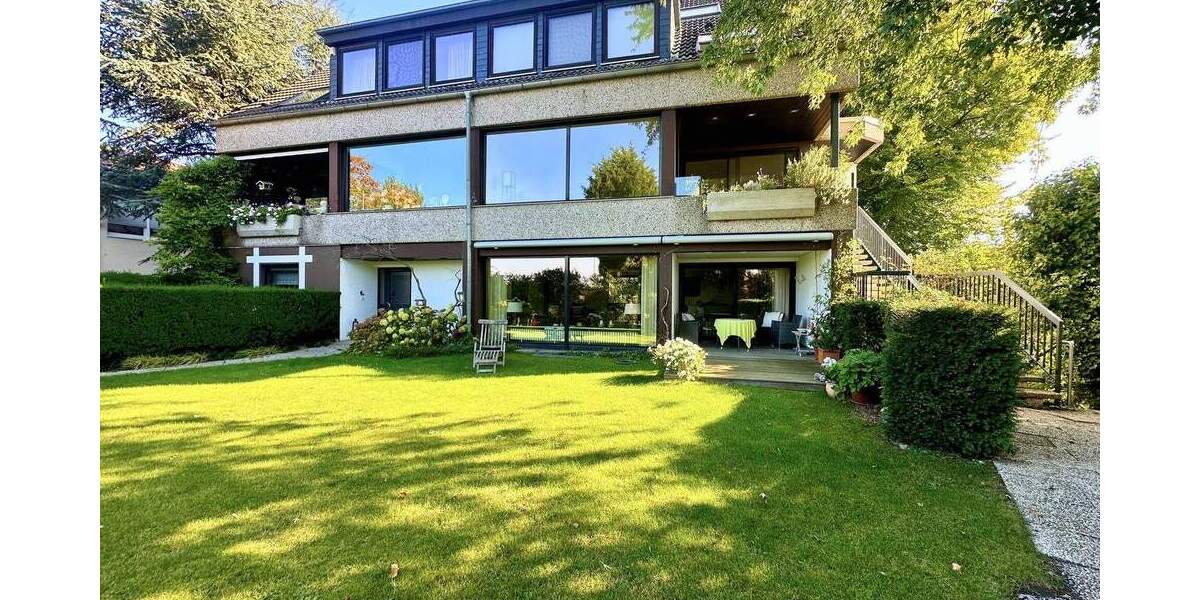 Charmante Etagenwohnung mit 190 m², Rheinblick, Studio und 2 Garagen in Himmelgeist 5 zimmer