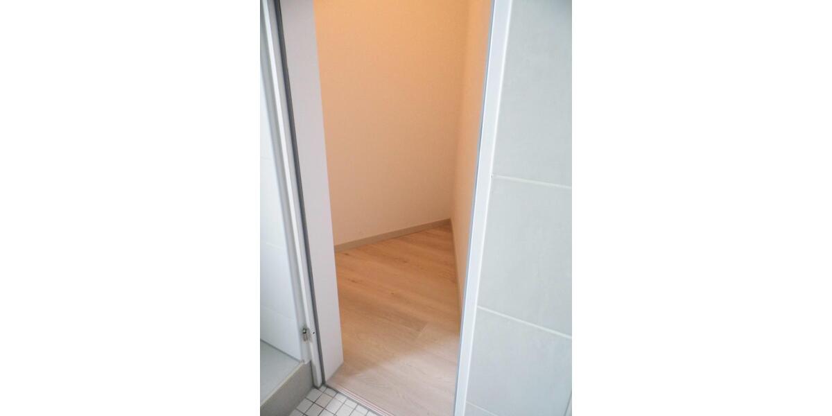 Schöne, modernisierte ETW, 83qm, 2xLoggia, zentral RS-Lennep 3 zimmer