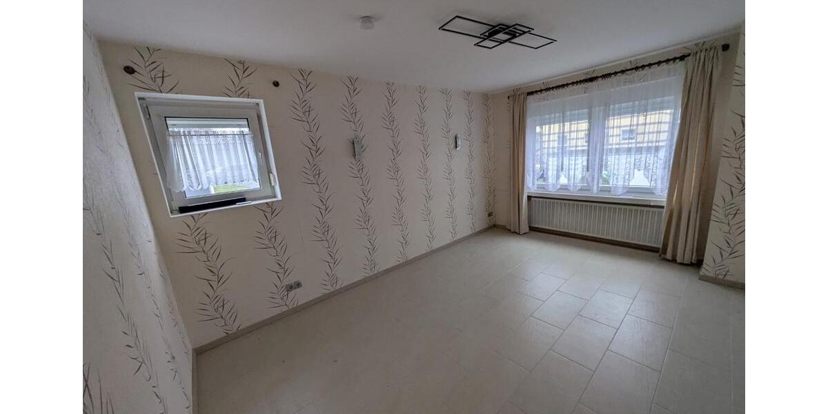 Zwei-Familien-Reihenendhaus mit viel Platz für Hobby und Garten zimmer