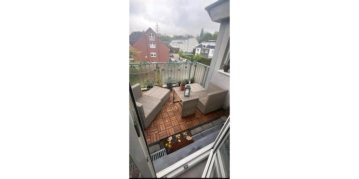 Sonnendurchflutete 2-Zimmer DG mit Balkon in toller Lage 2 zimmer