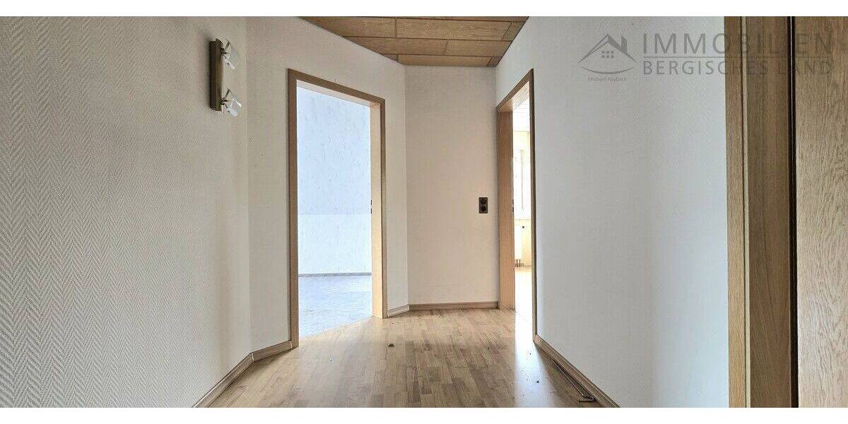 Einfamilienhaus Hückeswagen Innenstadt - 6 Zimmer, 242 m&sup2;, 449.000&euro; | Angebot:26867652