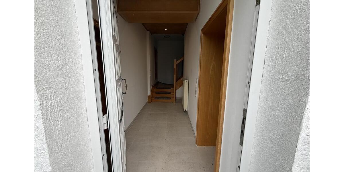 Etagenwohnung Bergisch Gladbach Gronau - 5 Zimmer, 135 m&sup2;, 1.700&euro; | Angebot:25646820