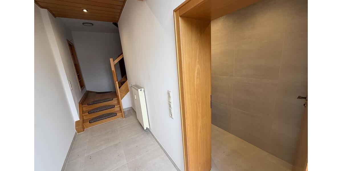 Etagenwohnung Bergisch Gladbach Gronau - 5 Zimmer, 135 m&sup2;, 1.700&euro; | Angebot:25646820