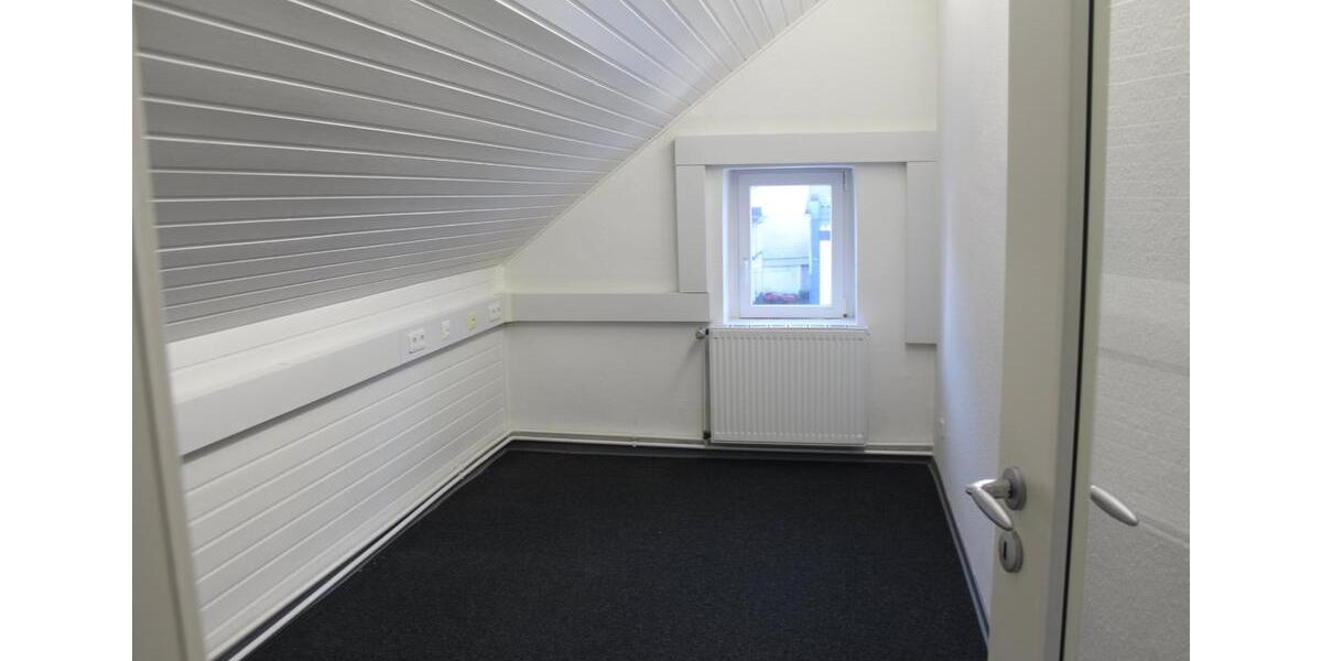 Dachgeschoßwohnung Hagen Hagen-Nord - 4 Zimmer, 130 m&sup2;, 700&euro; | Angebot:25618079