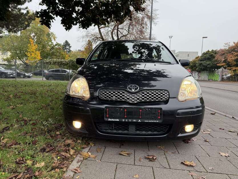 Toyota Yaris 130.000 km 2.900 € Köln 51103