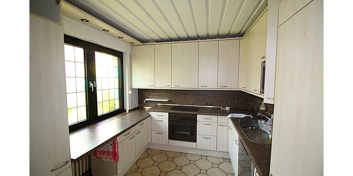 Raumwunder mit diversen Nutzungsmöglichleiten: Massives EFH mit Garten, Garage und viel Potenzial 7 zimmer