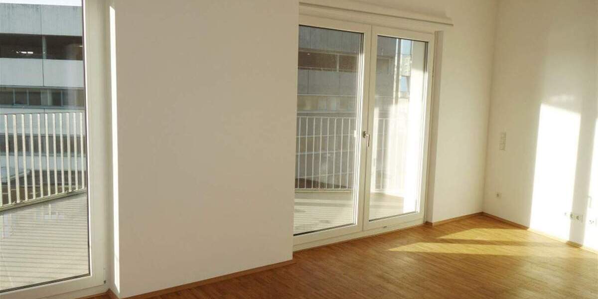 Attraktive 3 Zimmer Wohnung inkl. EBK , Fußbodenheizung, Süd-West Terrasse 3 zimmer