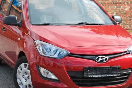 Hyundai i20 82.200 km 7.999 &euro; Düsseldorf - Bezirk 8 40231
