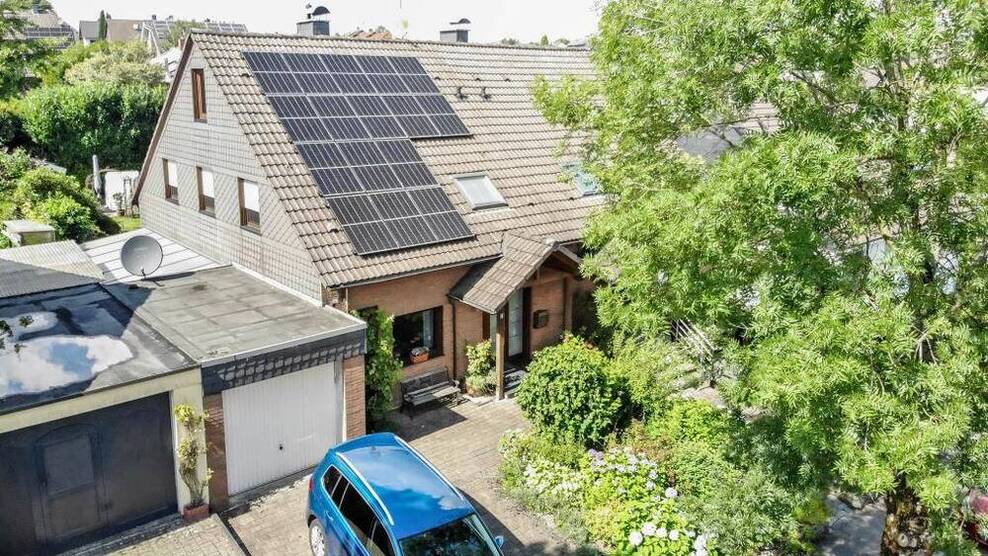 Doppelhaushälfte in ruhiger Sackgassenlage * ca. 180 m² Wohn-Nutzfläche * 5 Zimmer * Kaminofen * Einbauküche * Garte...