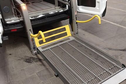 Ford Transit 181.900 km 27.358 € Solingen 42697