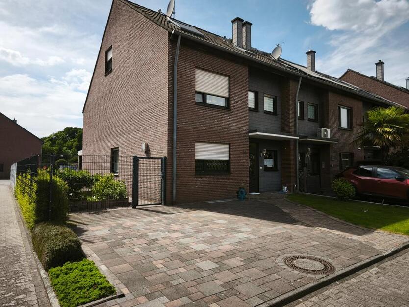 Attraktives Eck-Reihenhaus in Langfort – Nähe Reiterhof