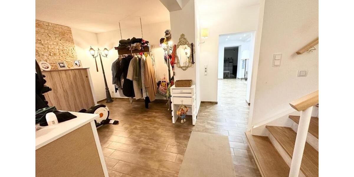 Freistehendes Einfamilienhaus mit Großen Grundstück 5 zimmer