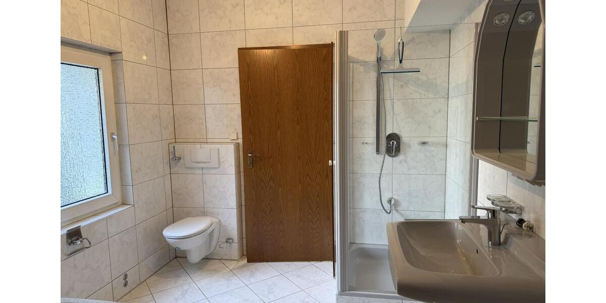 Erdgeschoßwohnung Wermelskirchen - 2 Zimmer, 75 m&sup2;, 750&euro; | Angebot:25720417