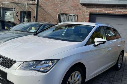 Seat Leon 124.000 km 9.999 &euro; Solingen 42651