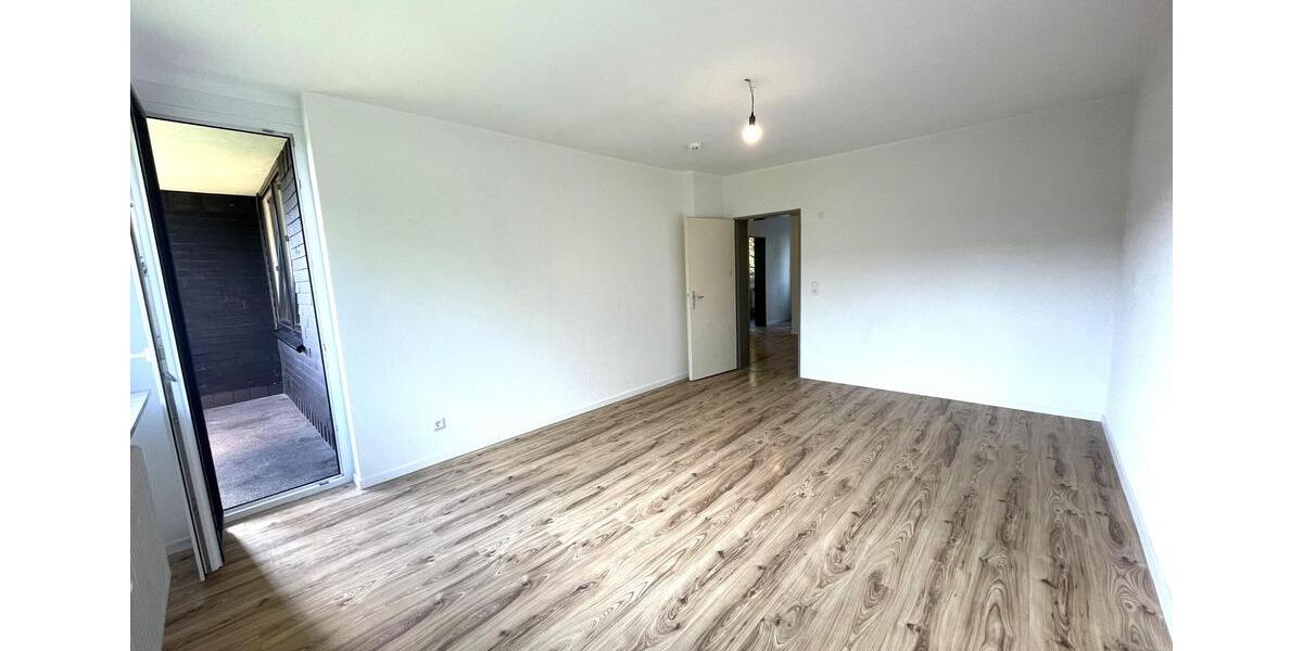 **Helle & frisch renovierte 2,5-Zimmer-Wohnung – mit Balkon & Aufzug** 2 zimmer