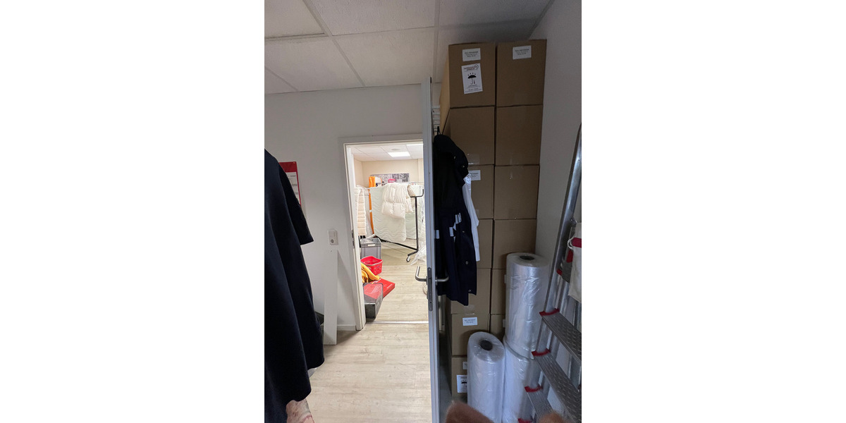 Investorenobjekt mit 3 Wohnungen, 2 Ladenlokalen und Erweiterungsmöglichkeiten zimmer