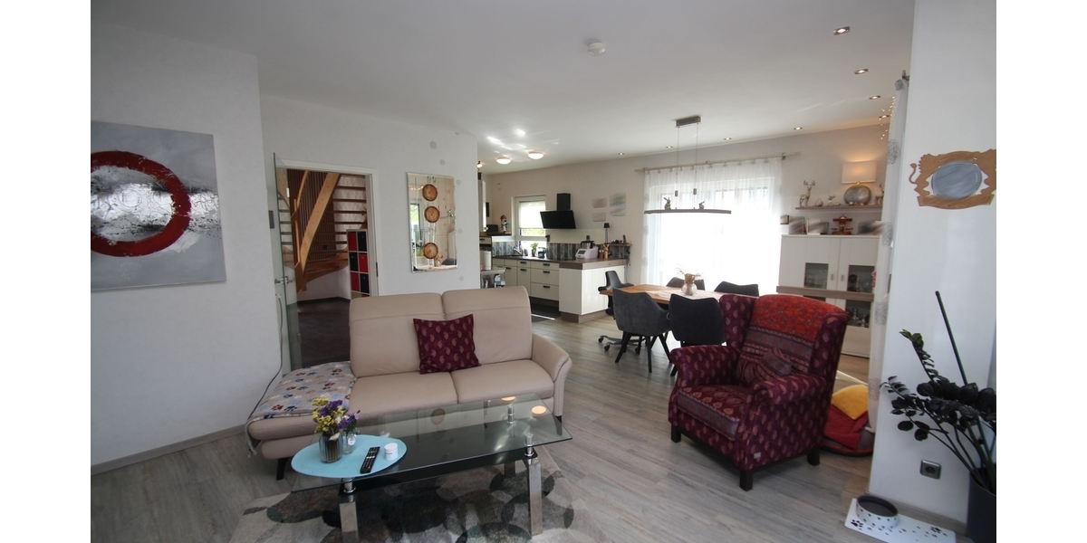 Mit 3D: Einfamilienhaus mit schön angelegtem Garten und dem Blick ins Grüne! 4 zimmer