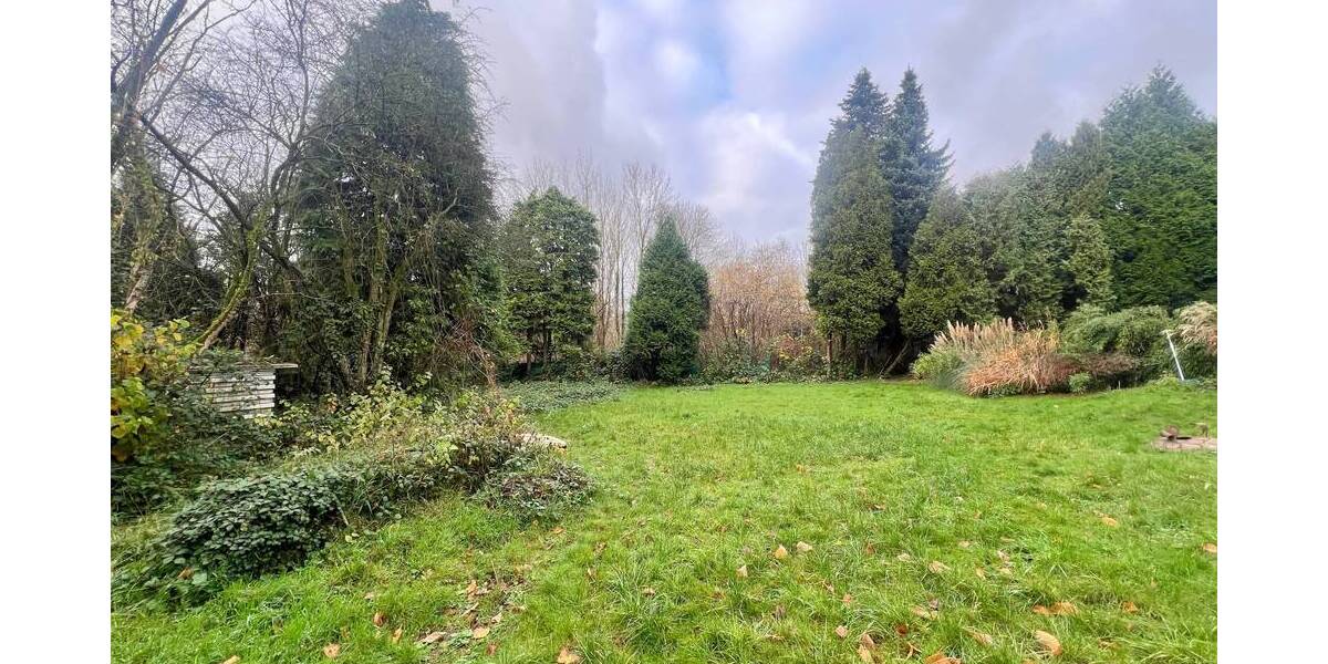 Baugrundstück mit mehreren Wohn- und Gewerbebestandsgebäuden zimmer