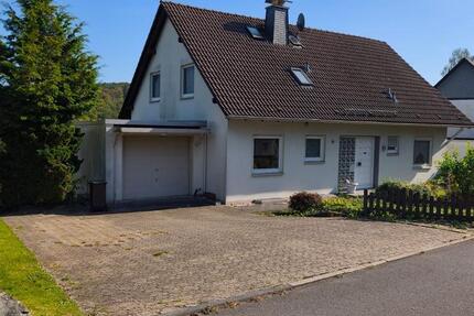 Provisionsfrei - großzügiges Einfamilienhaus mit Einliegerwohnung 8 zimmer