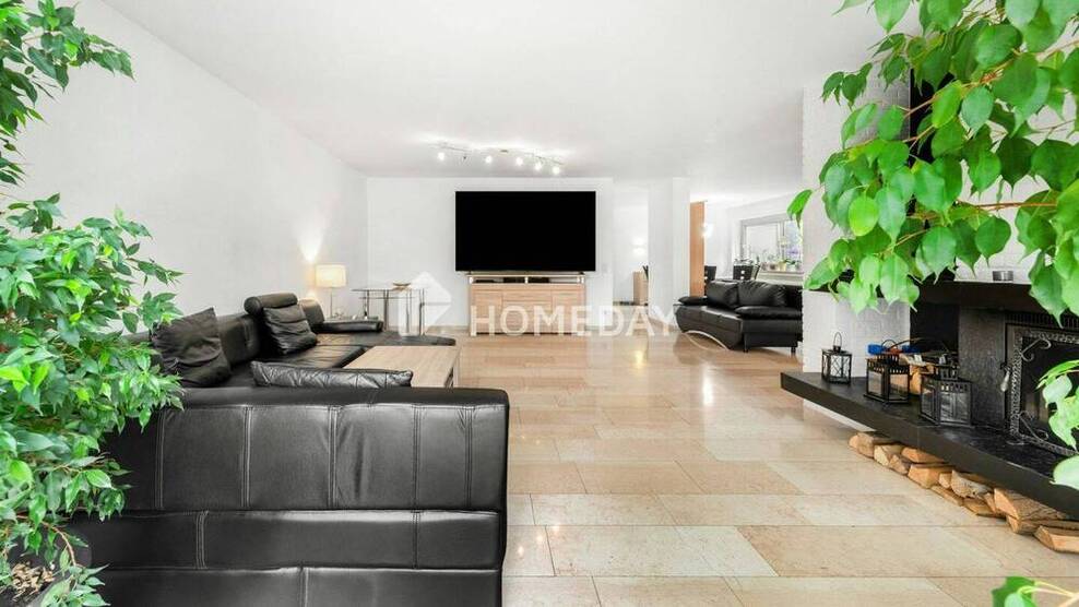 Modernisierte Erdgeschoßwohnung mit Kamin, Massagedusche & privatem Garten - Wohnen mit Stil