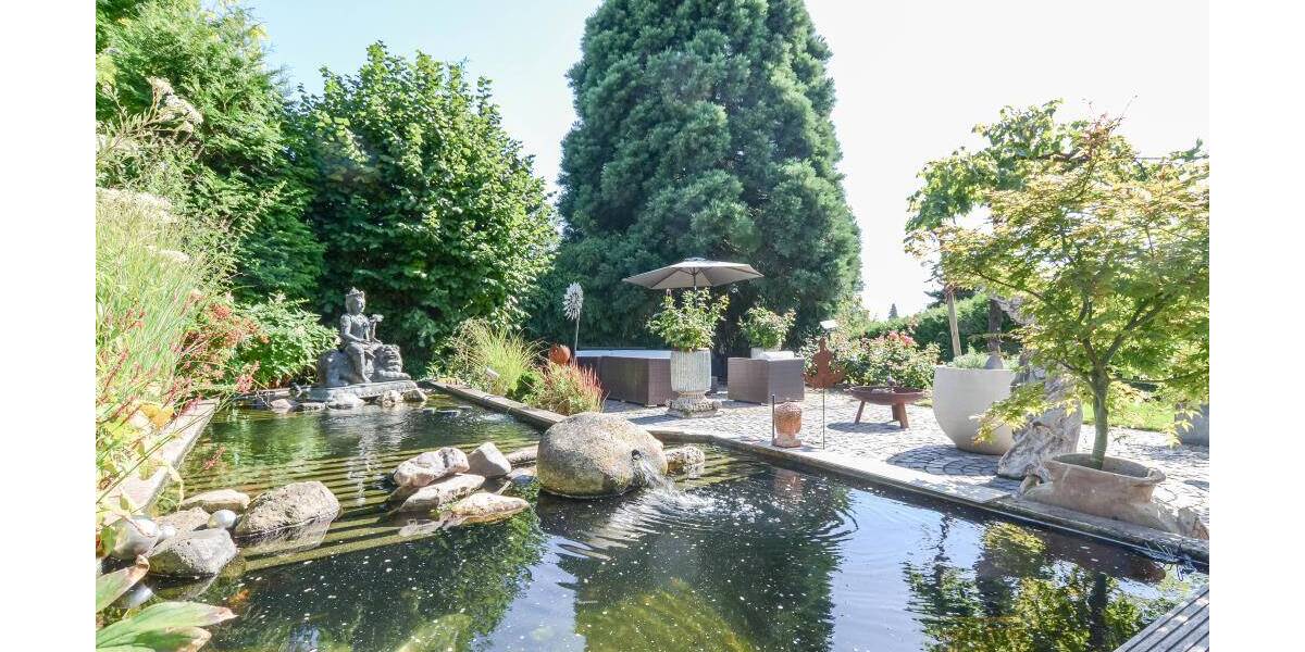 Exklusives Einfamilienhaus mit 2 Einliegerwohnungen* hochwertige Ausstattung * großzügige Raumaufteilung * Wellnessbe... 8 zimmer