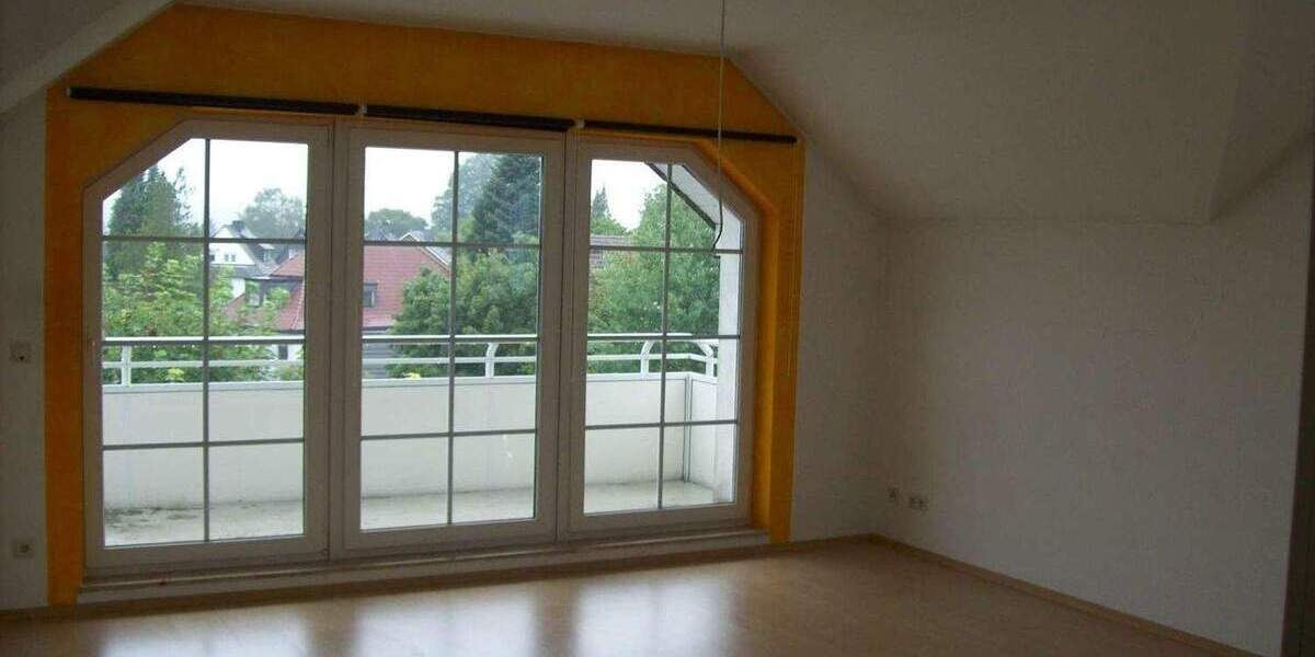 Wohnen mit Aussicht! Schicke 2-Zimmer-Dachgeschoss-Wohnung mit Balkon in Kierspe-Dorf! 2 zimmer