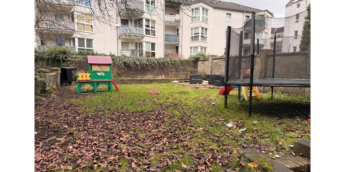 Massiv gebautes 3-Familienhaus mit Ausbaureserve 15 zimmer