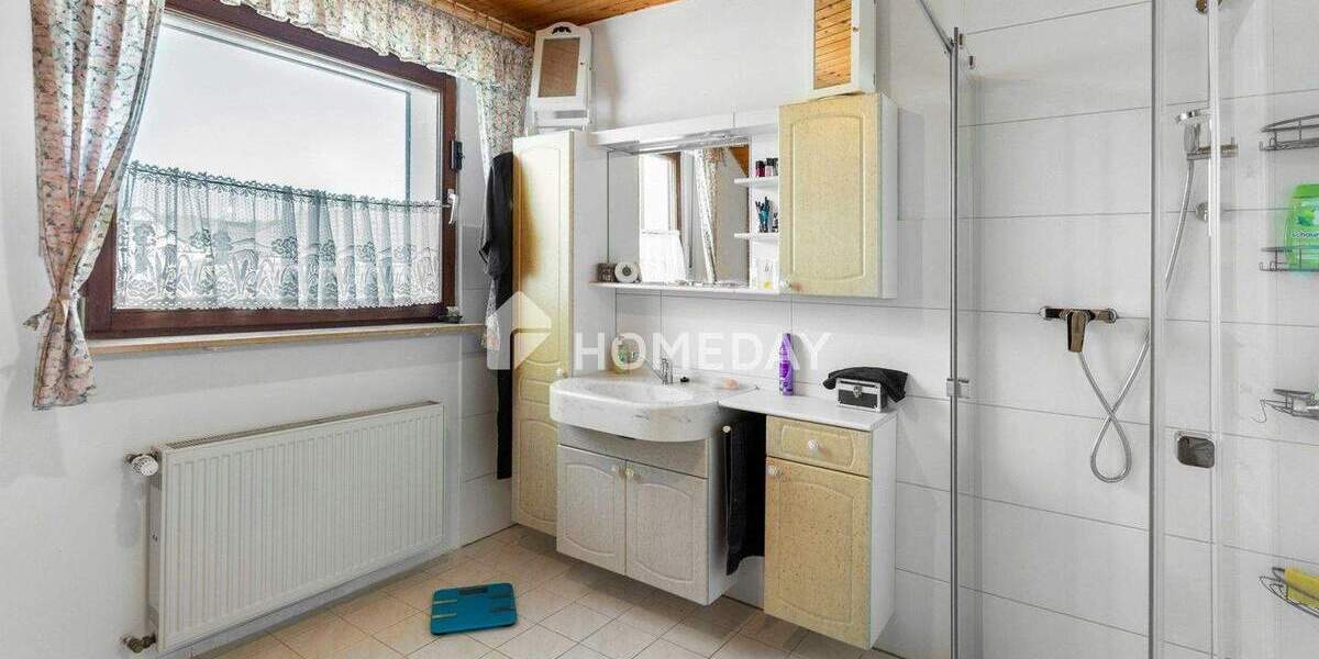 Modernisiertes Einfamilienhaus mit separater Einliegerwohnung und großem Grundstück 7 zimmer