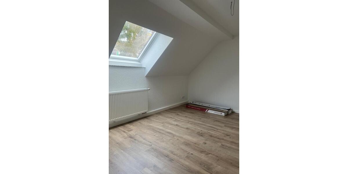 Dachgeschoßwohnung Solingen Central - 4 Zimmer, 80 m&sup2;, 800&euro; | Angebot:26465564
