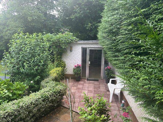 Gepflegte 2,5 Zi.-GartenWohnung mit EBK, plus Hobbybereich im Untergeschoß, gefragte Grünlage Nähe Unterbacher See