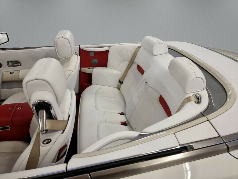 Rolls Royce Phantom Drophead Bespoke Spezial 21.800 km 195.000 € HAAN 42781
