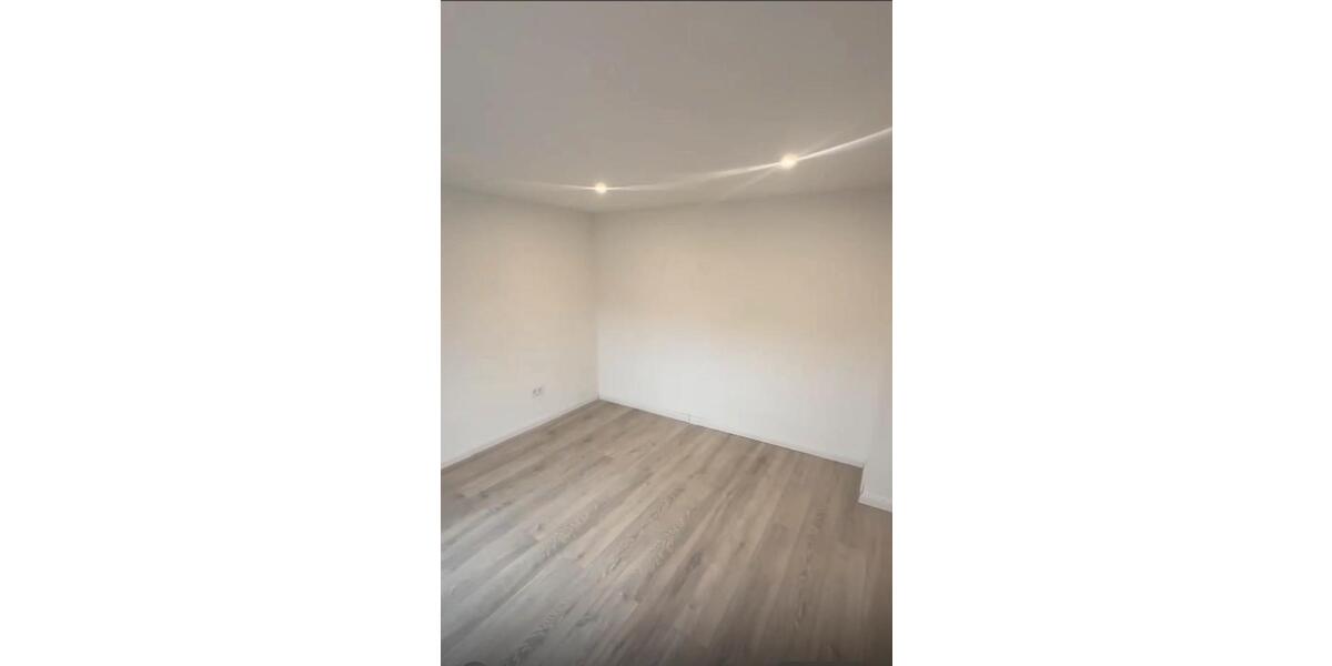 Wohnung zu vermieten kernsaniert und ca.35qm 2.5 zimmer