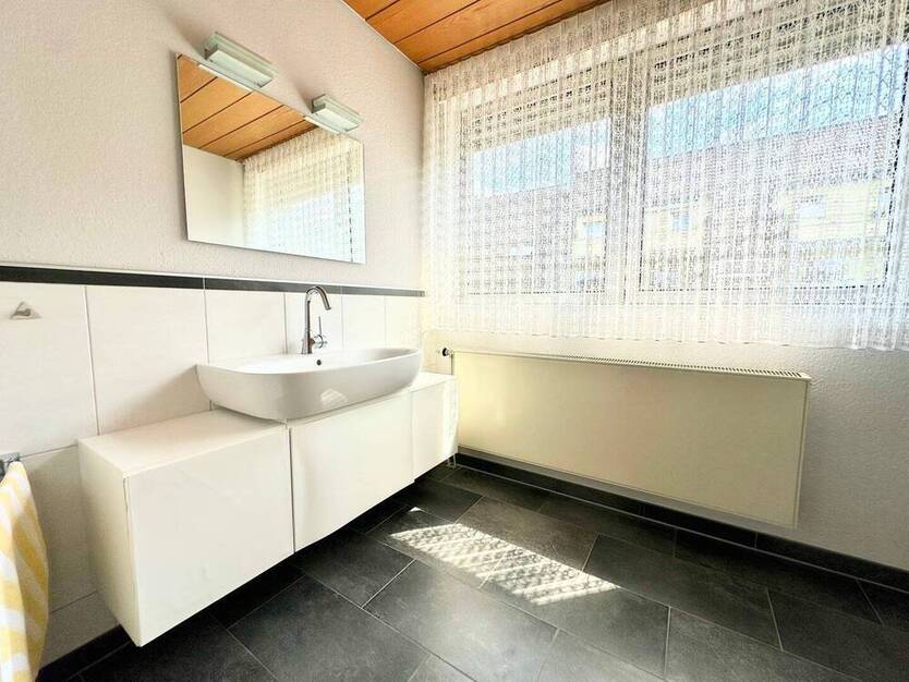 Familienfreundliches Reihenendhaus: 4 SchlafZimmer, Garten, Garage mit viel Platz & Potenzial