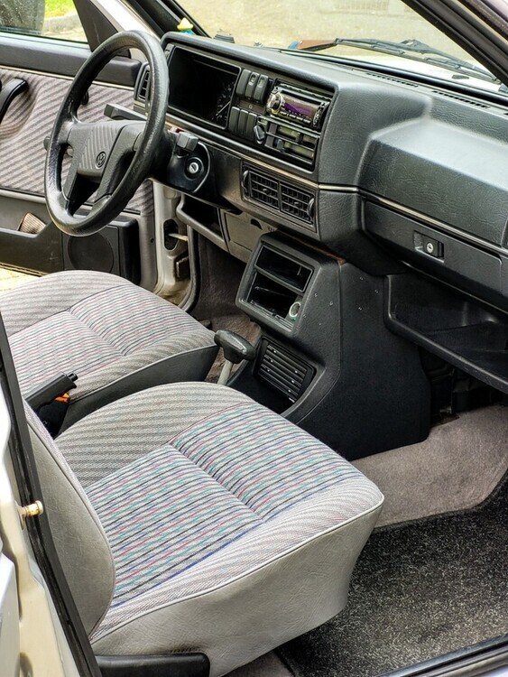 VW Jetta 184.000 km 4.000 € Düsseldorf 40213