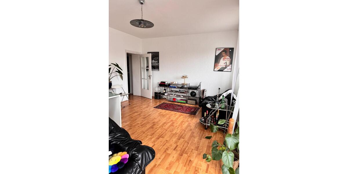 Untermiete: Helle 3-Raum-Wohnung in Düsseldorf mit Ausblick auf B 3 zimmer