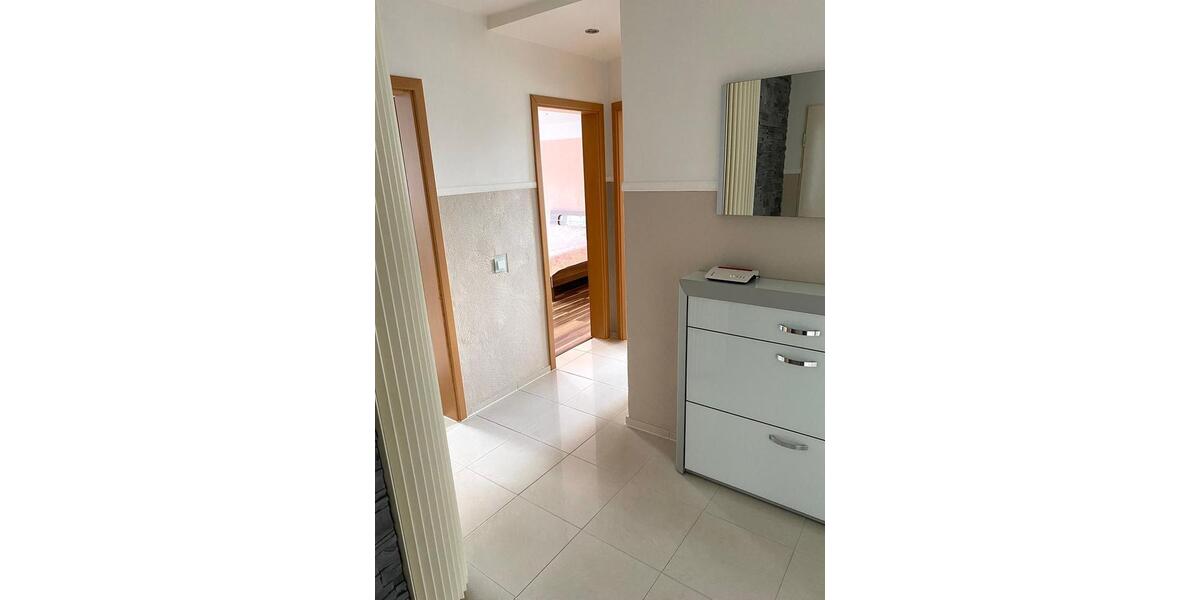 Luxuriöse Wohnung Eigentumswohnung m. Balkon & Garage + Parkplatz 3.5 zimmer