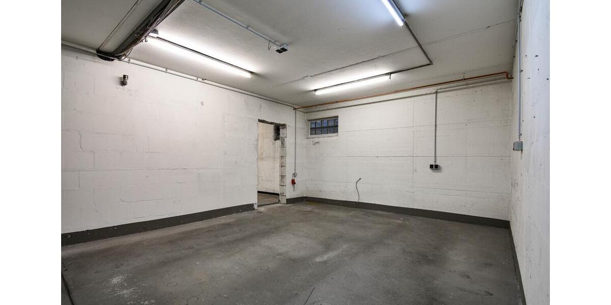 Ladenlokal! Praxis! Büro! Lager! Werkstatt. Hier ist alles möglich. Zentral. Ca. 353m². Teilbar. zimmer