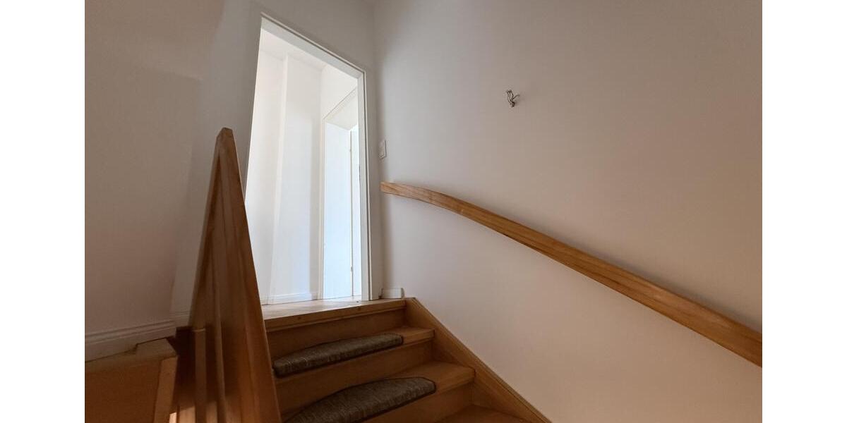 Großzügige Maisonette-Wohnung mit Parkett, Einbauküche & Hobbyräumen 5 zimmer