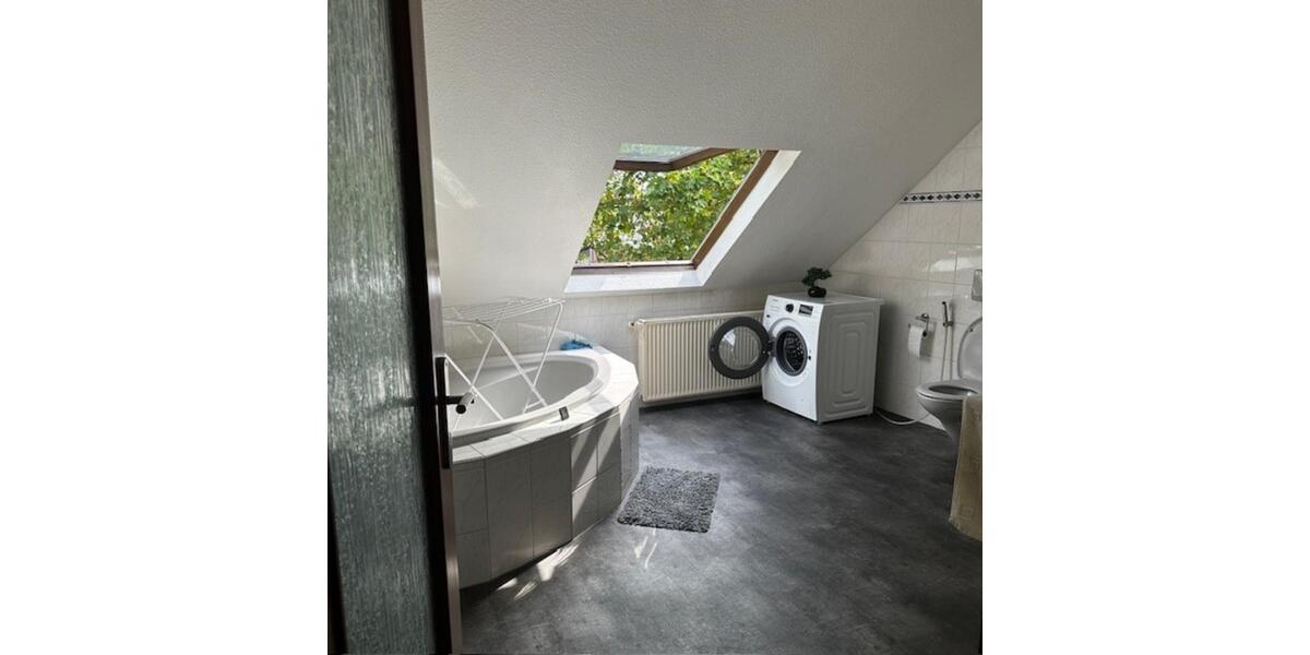 Wunderschöne Dachgeschosswohnung mit offener Raumaufteilung 2 zimmer