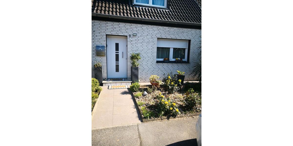 Einfamilienhaus Hilden - 5 Zimmer, 90 m&sup2;, 2.600&euro; | Angebot:25852142