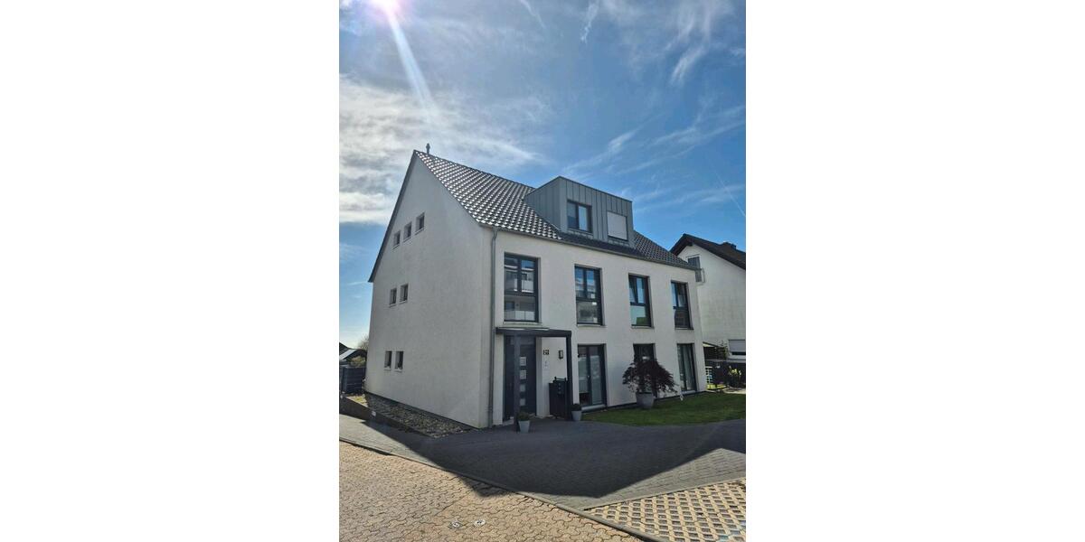 Dachgeschoßwohnung Leichlingen (Rheinland) - 3 Zimmer, 95 m&sup2;, 1.249&euro; | Angebot:26692780
