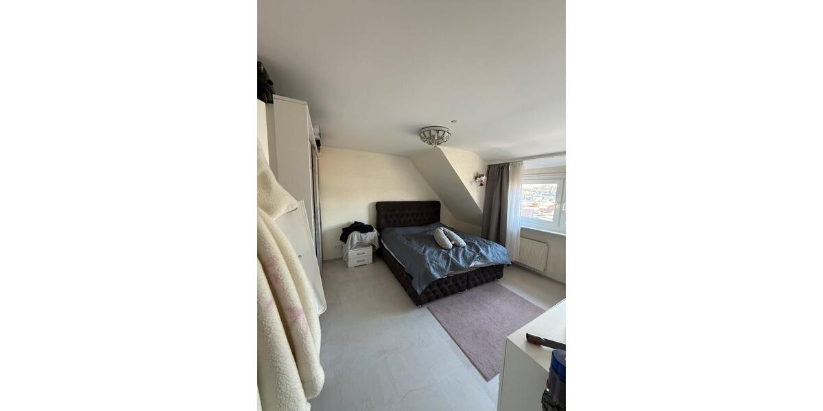 Dachgeschoßwohnung Remscheid Reinshagen - 3.5 Zimmer, 82 m&sup2;, 155.000&euro; | Angebot:26920832