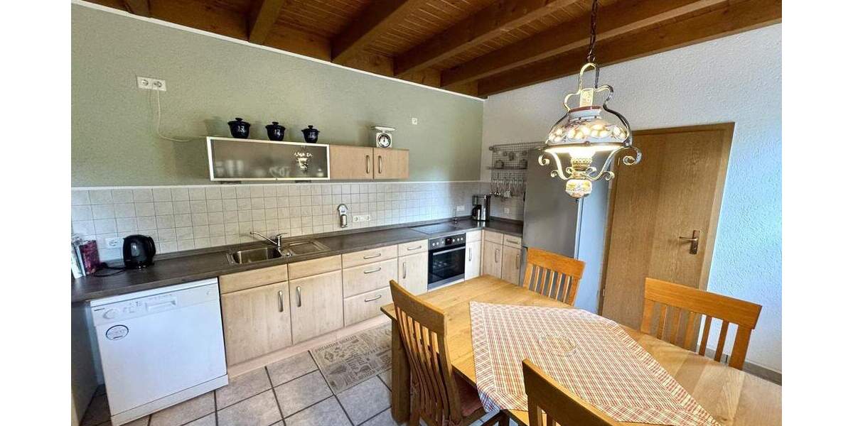 Großes Einfamilienhaus mit Einliegerwohnung und Nebenhaus in Quettingen 6 zimmer