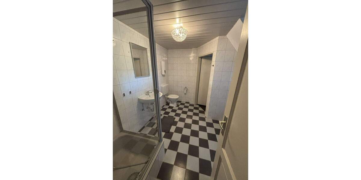 Reihenendhaus Lindlar Linde - 6 Zimmer, 225 m&sup2;, 1.900&euro; | Angebot:25660655