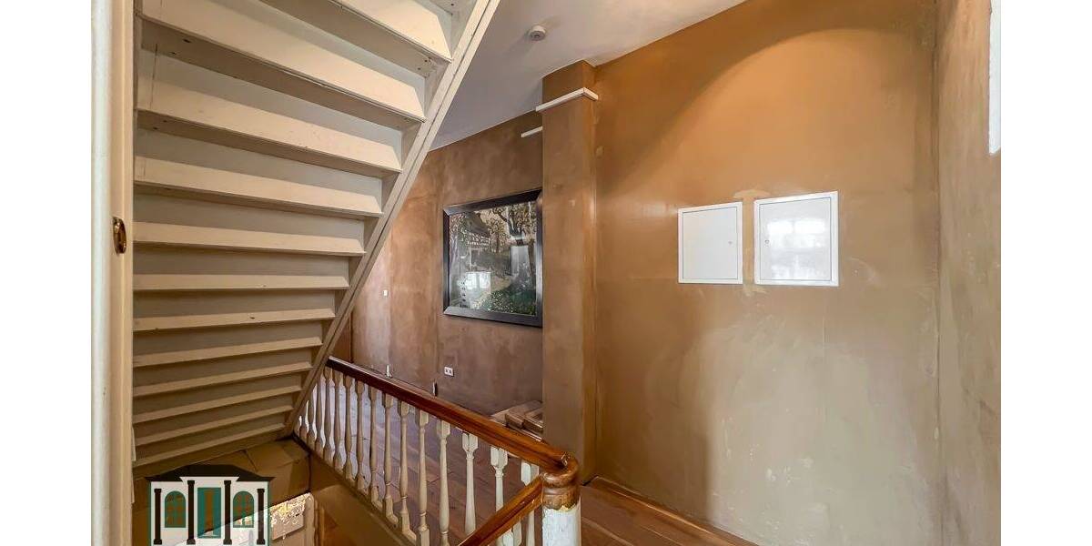 Denkmalschutz trifft Investitionschance: Dreiparteienhaus mit Entwicklungspotenzial 1 zimmer