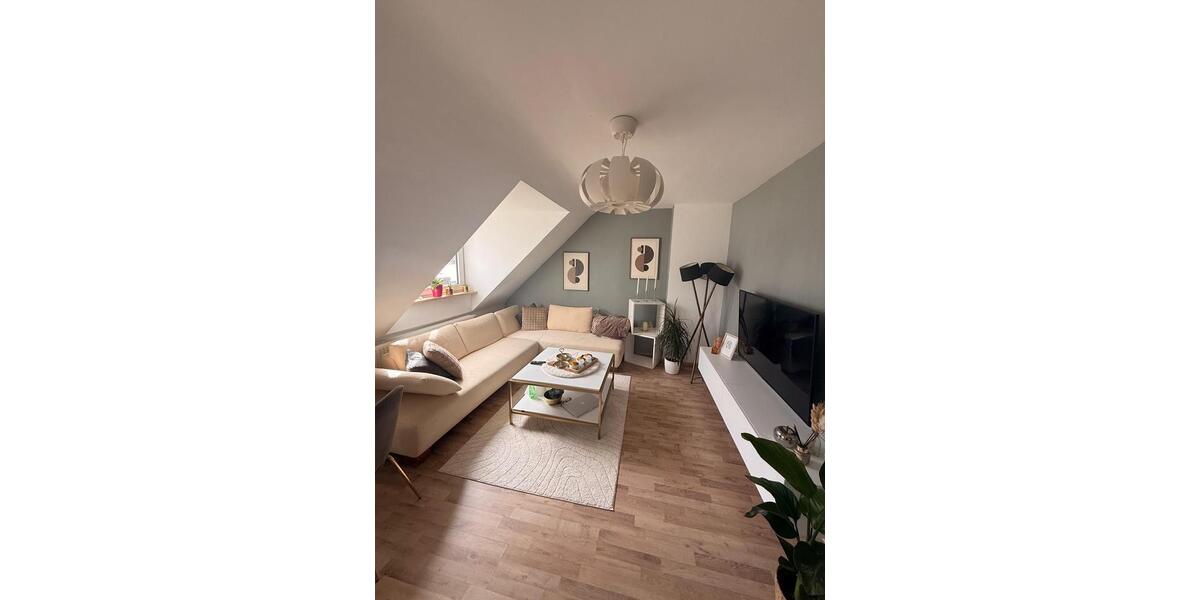 Dachgeschoßwohnung Solingen - 3 Zimmer, 65 m&sup2;, 780&euro; | Angebot:25649455