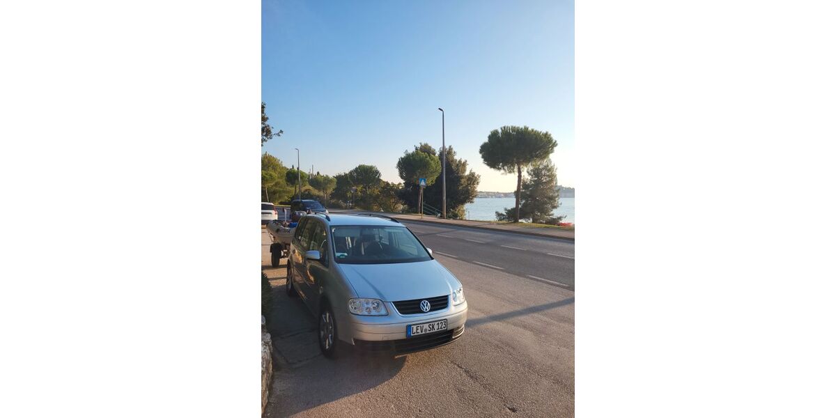 VW Touran 294.000 km 2.800 &euro; Leverkusen 51381