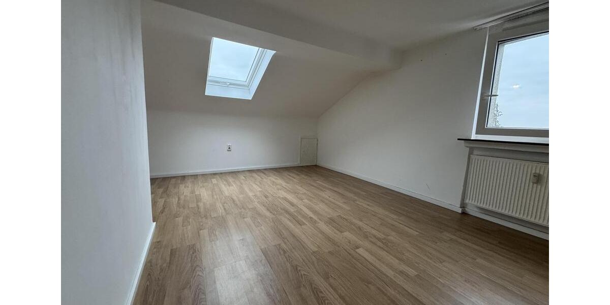 Gemütliche DG-Wohnung in Herkenrath für Familie oder WG 4 zimmer