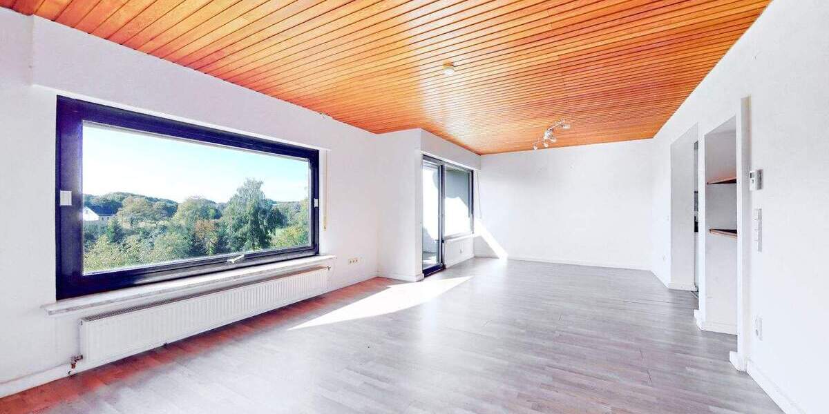 Freistehendes Zweifamilienhaus mit großem Grundstück 6 zimmer